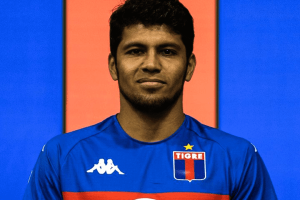 ROBERT ROJAS ES NUEVO REFUERZO.