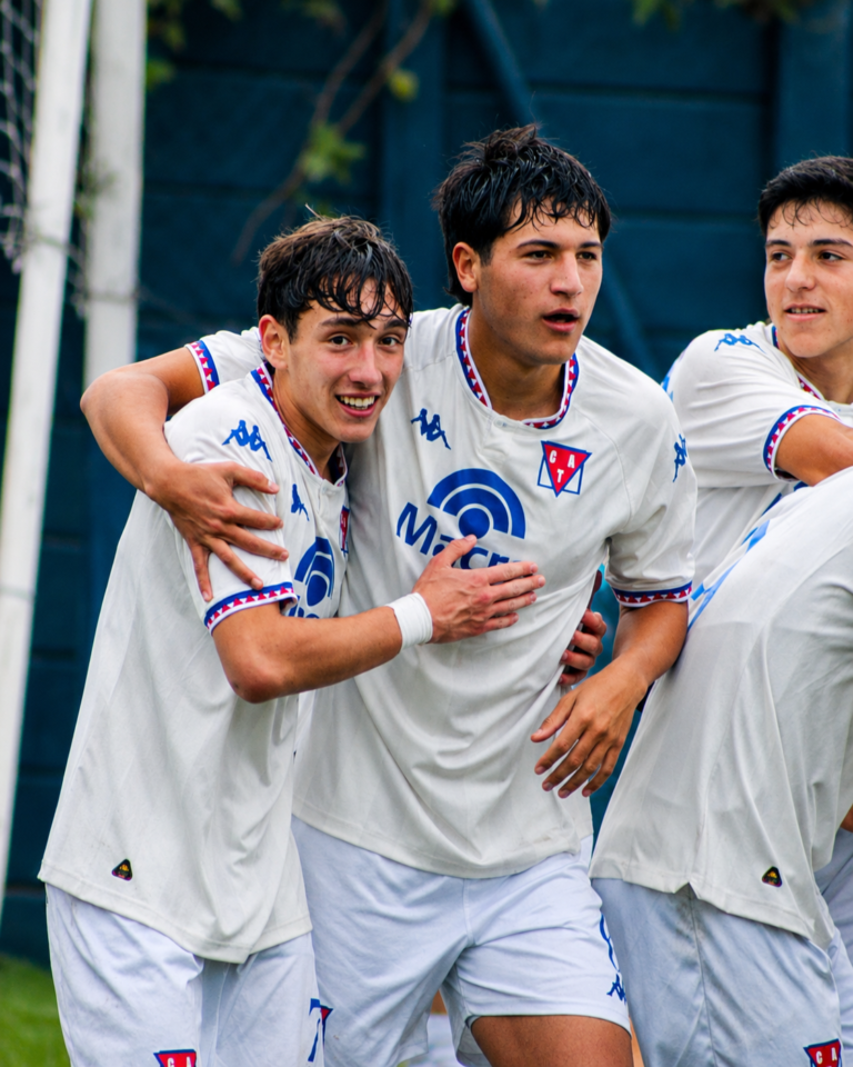 JUVENILES VS RACING CLUB.
